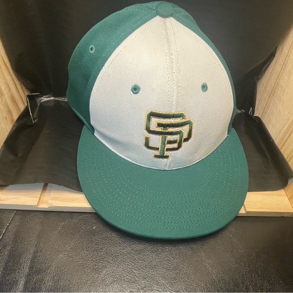 Green and white sports ball cap fitted - Picture 1 of 7